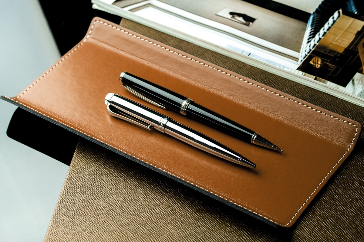 Federschale CAMBRIDGE Top Grain Rindspaltleder mit heller Kontrastnaht hellbraun